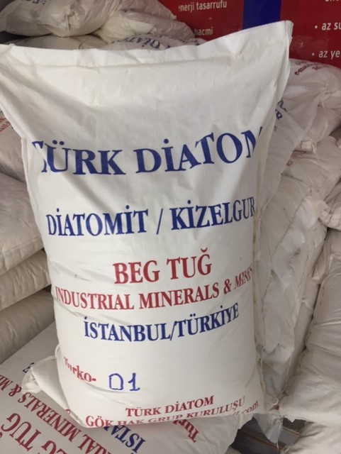 Türk Diyatome/ Beg Tuğ Mineral. Ateş Görmemiş % Yüz Saf Amorf Silis İçerikli Kedi, Köpek, Tavuk, Kuş, Güvercin, Kanatlı Kanatsız ve Diğer Hayvanların Gıda Besininde Kulanmakta, Bit, Pire, Kene, Tarımda Zararlı Haşere ve Kurt İçin Kullanılan Doğal Bir Topr