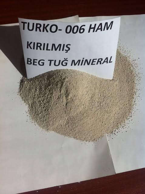 Türk Diyatome/ Beg Tuğ Mineral. Ateş Görmemiş % Yüz Saf Amorf Silis İçerikli Kedi, Köpek, Tavuk, Kuş, Güvercin, Kanatlı Kanatsız ve Diğer Hayvanların Gıda Besininde Kulanmakta, Bit, Pire, Kene, Tarımda Zararlı Haşere ve Kurt İçin Kullanılan Doğal Bir Topr