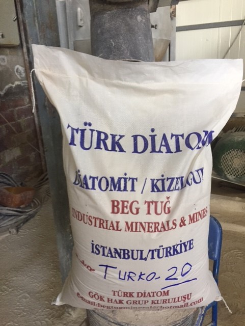 Türk Diyatome. Ateş Görmemiş Birçok Minerallerin % Yüz saf Kısmındaki Amorf Silis İçerikli Ürünlerimiz Evrendeki Isıya Eş Değer ile Üretilmiş, Kristal Silka İçermez, Ürünlerimiz İnsan, Kanatlı, Kanatsız, ve Diğer Hayvanların Gıda ( Besin ) Takviyesinde Ku